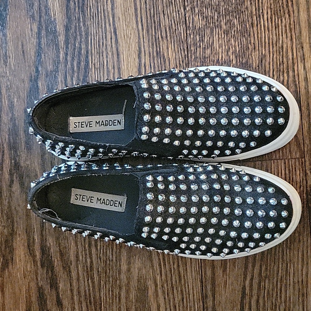 Black Spiked Steve Madden Size 5.5